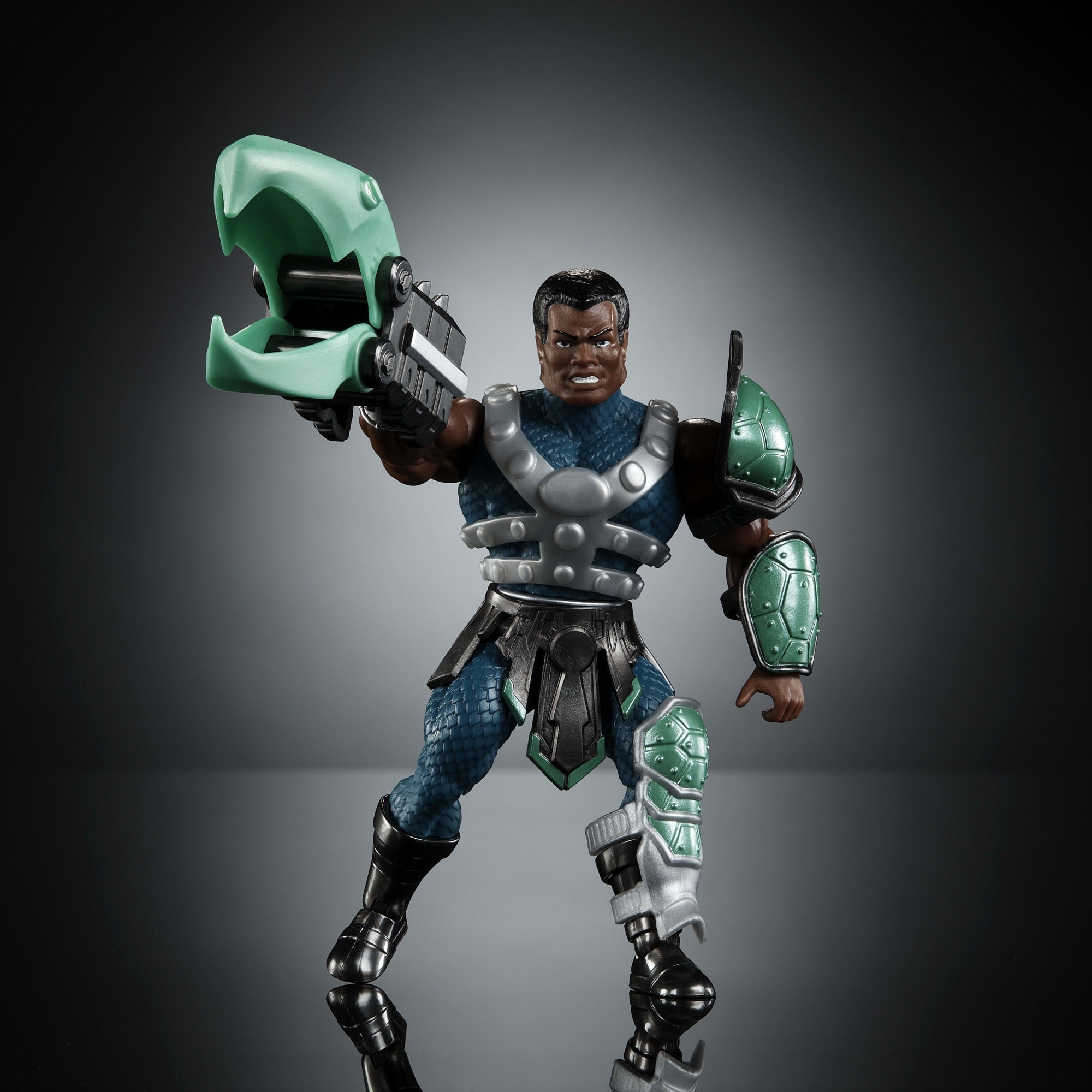 Masters of the Universe Turtles of Grayskull Figura de Acción Clamp Champ de 5.5 pulgadas - Image 5