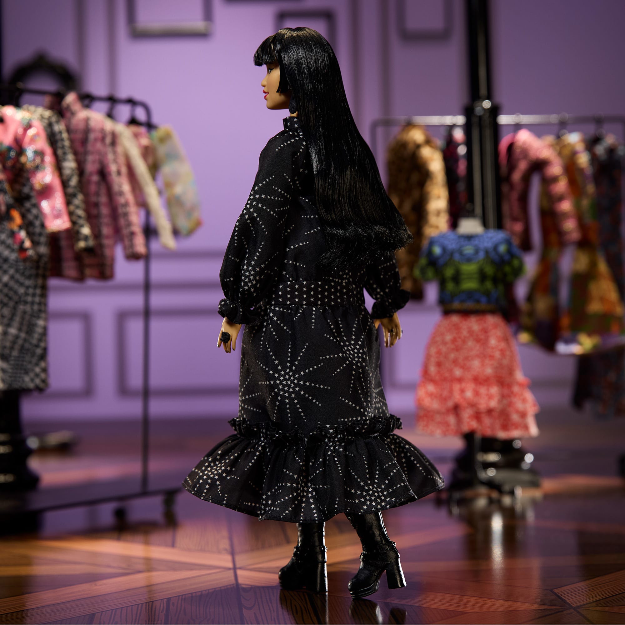 Barbie Inspiring Women Anna Sui Doll - Image 9