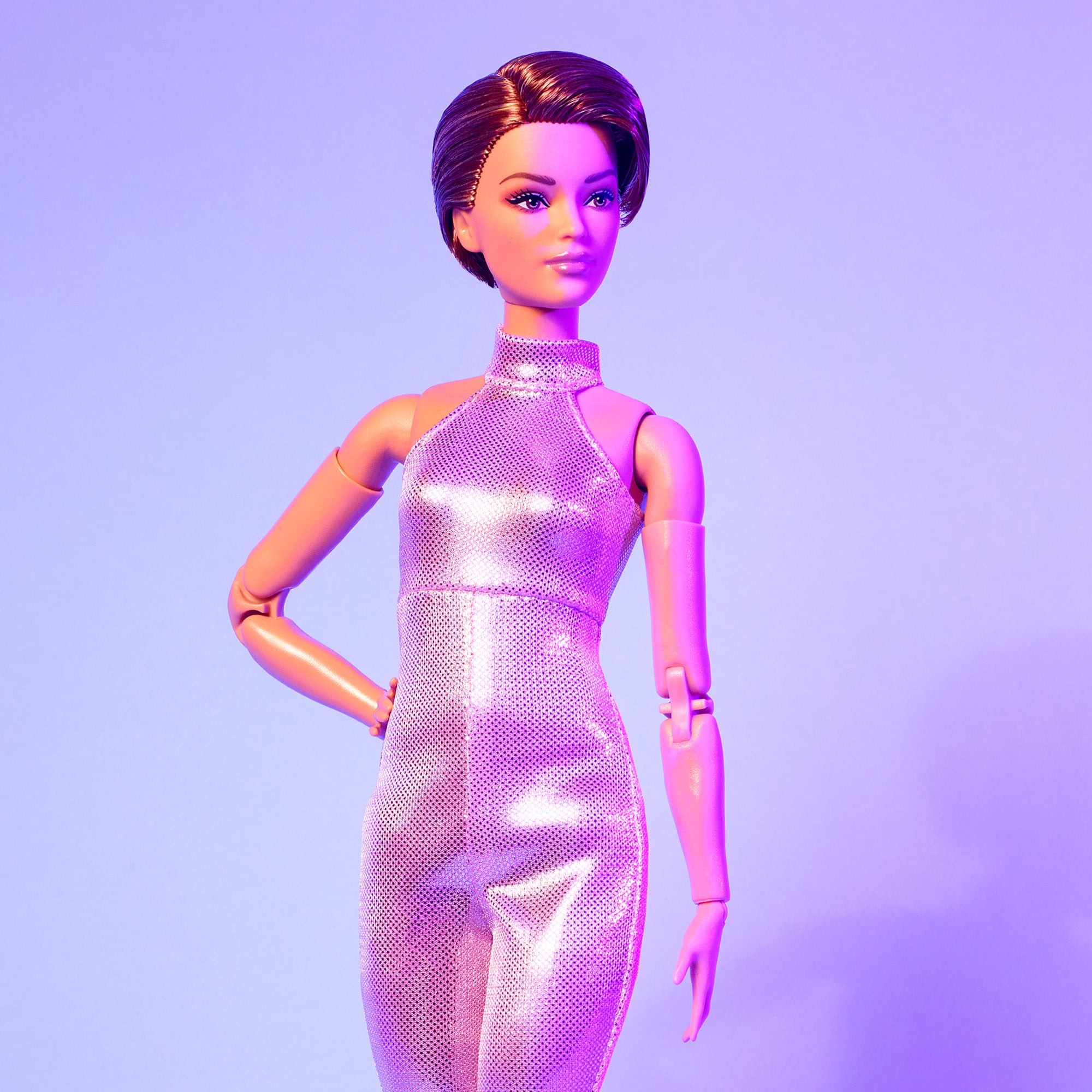 Barbie Looks Doll #22 (Petite. Short Auburn Hair) - Image 3