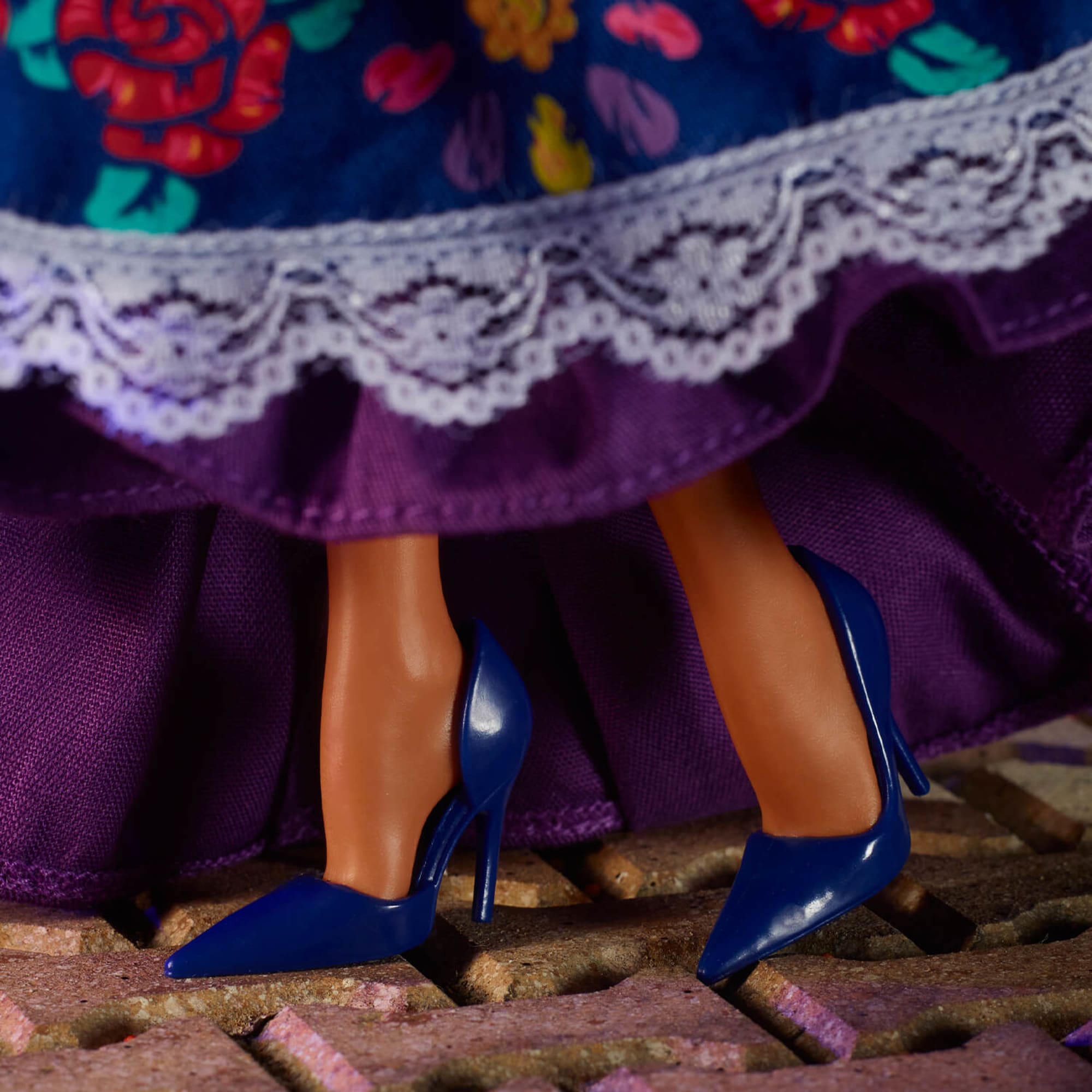 2022 Barbie Día De Muertos Doll - Image 7