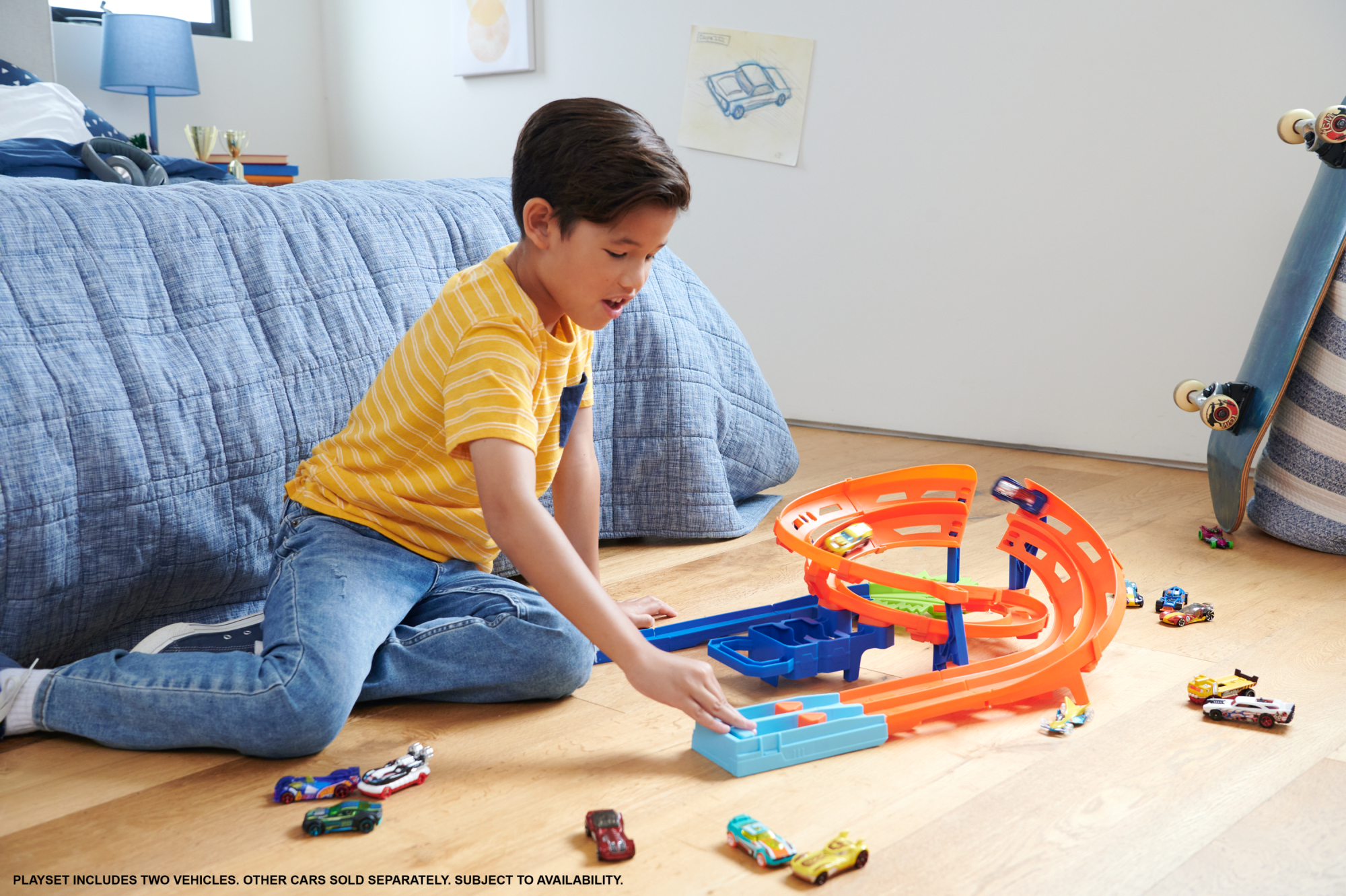 Hot Wheels Whip Around Raceway. 2 Toy Cars in 1:64 Scale. Storage - Image 2