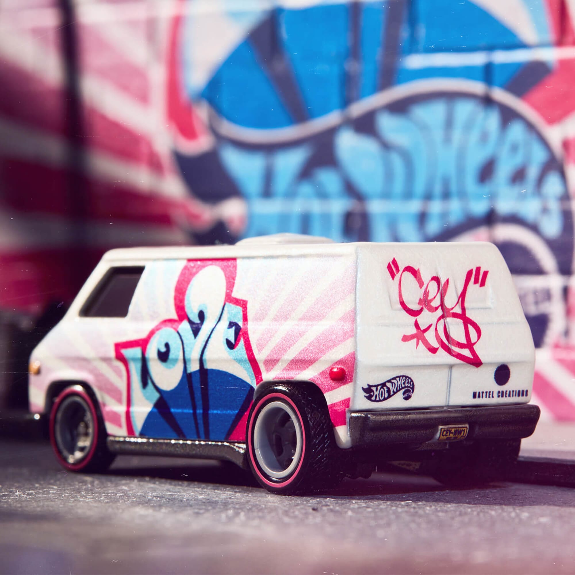 Hot Wheels Cey Adams LOVE 70's Van - Image 3