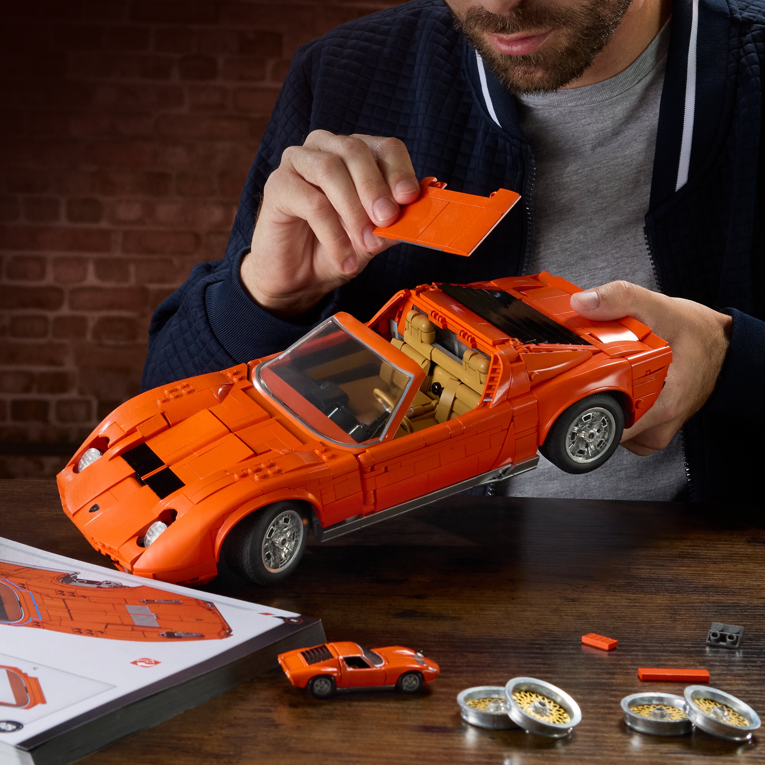 Mattel Brick Shop Hot Wheels Juguete de Construcción Premium Lamborghini Miura P400 SV - Image 2
