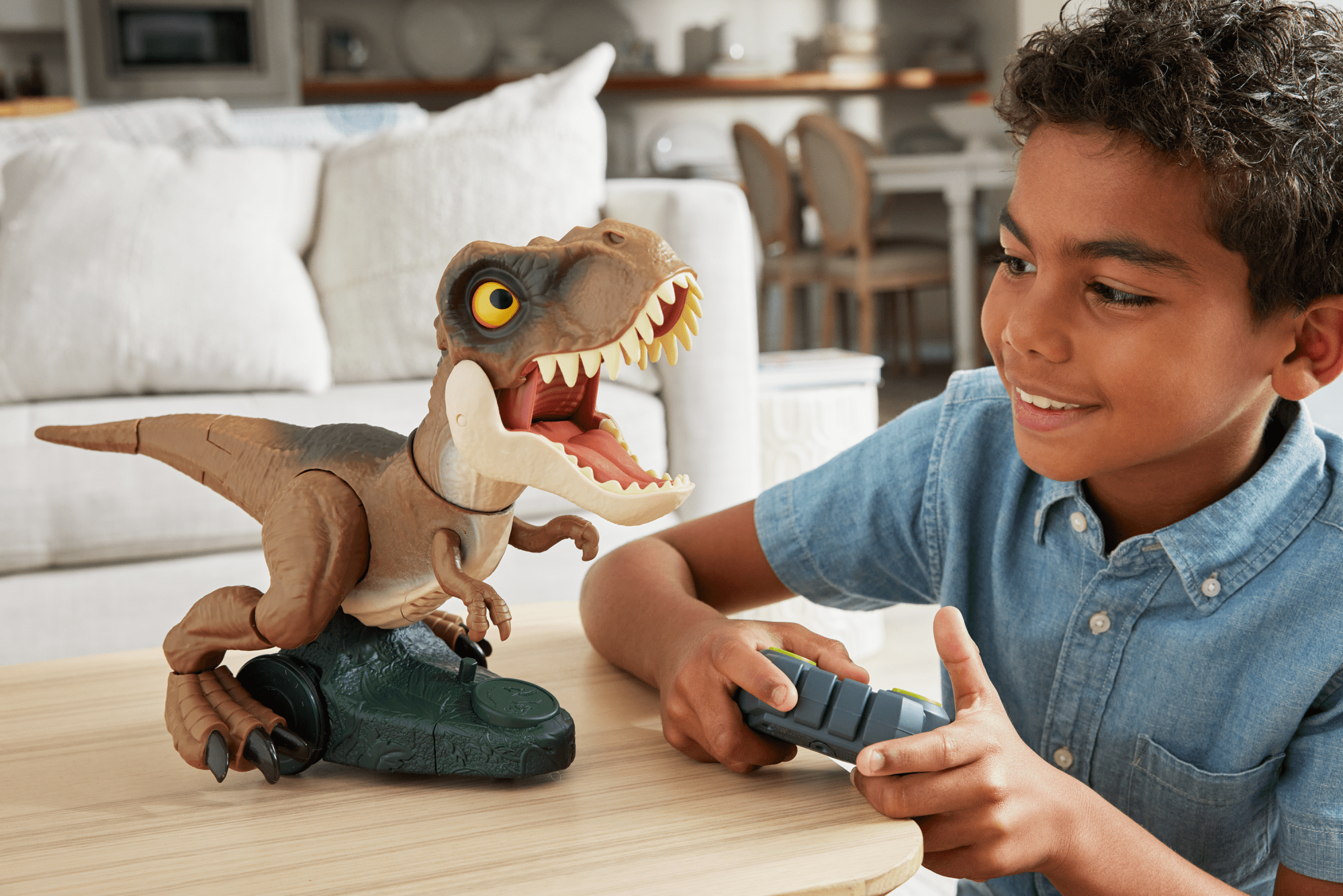 Jurassic World Dinossauro de Brinquedo Jurassic World T.Rex Fúria Rugidora R/C - Image 2
