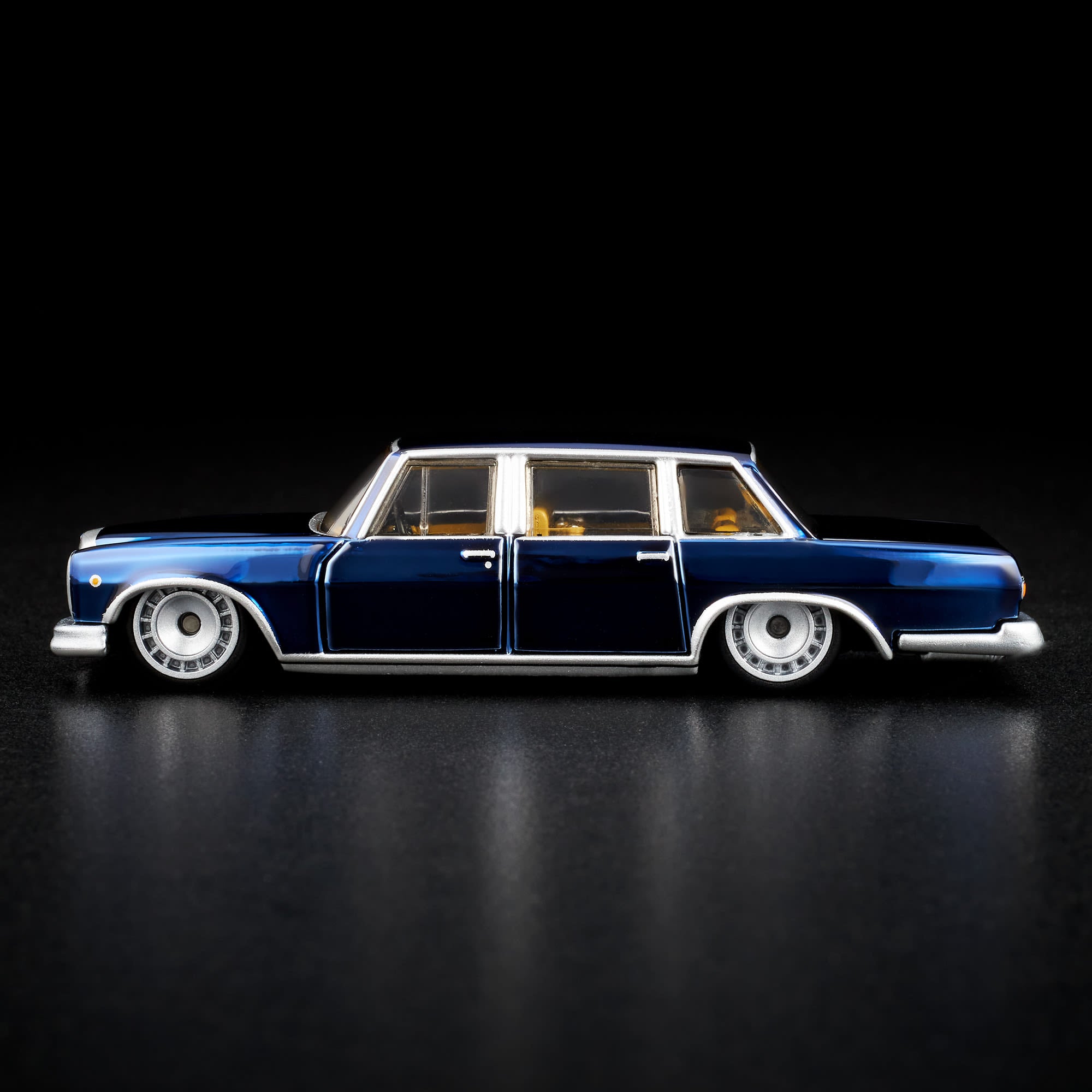 Hot Wheels RLC Exclusive 1964 Mercedes-Benz 600 - Image 13