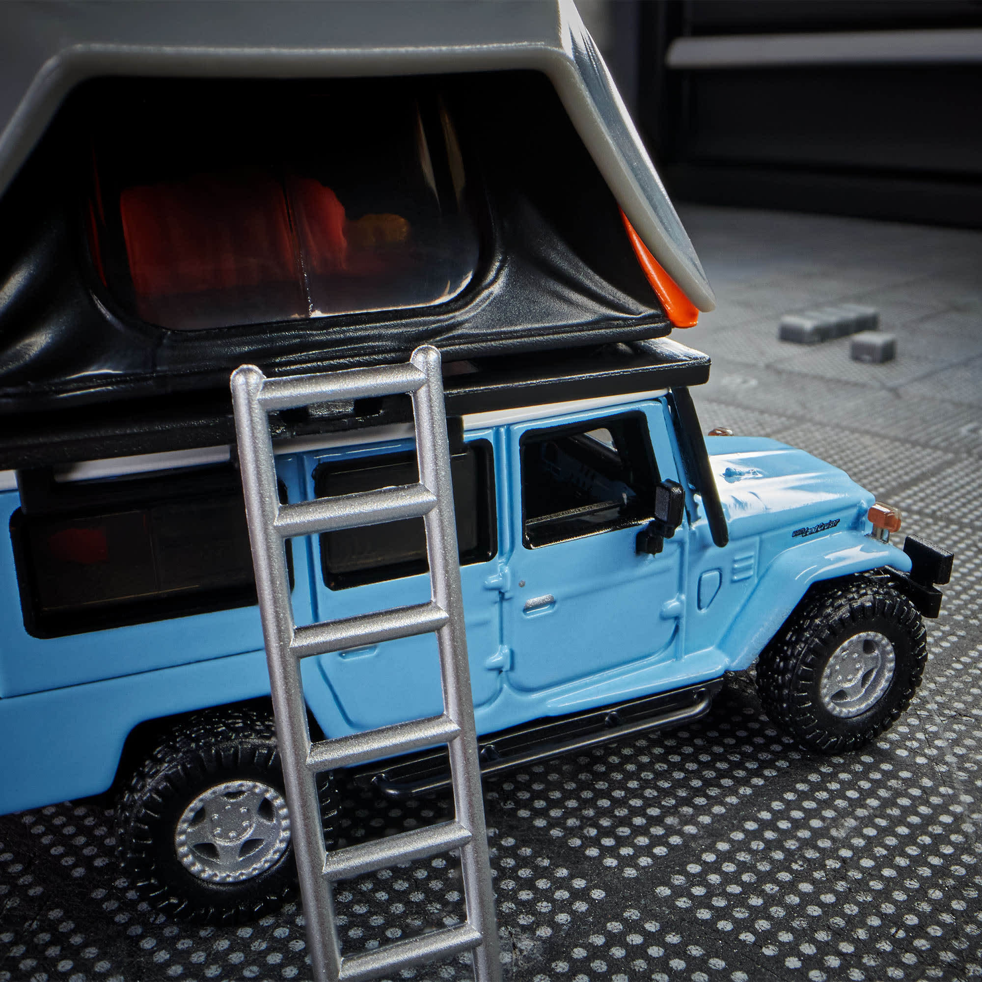 Hot Wheels Elite 64 Mod Shop 1982 Custom Toyota Land Cruiser FJ45 Troopy - Image 7