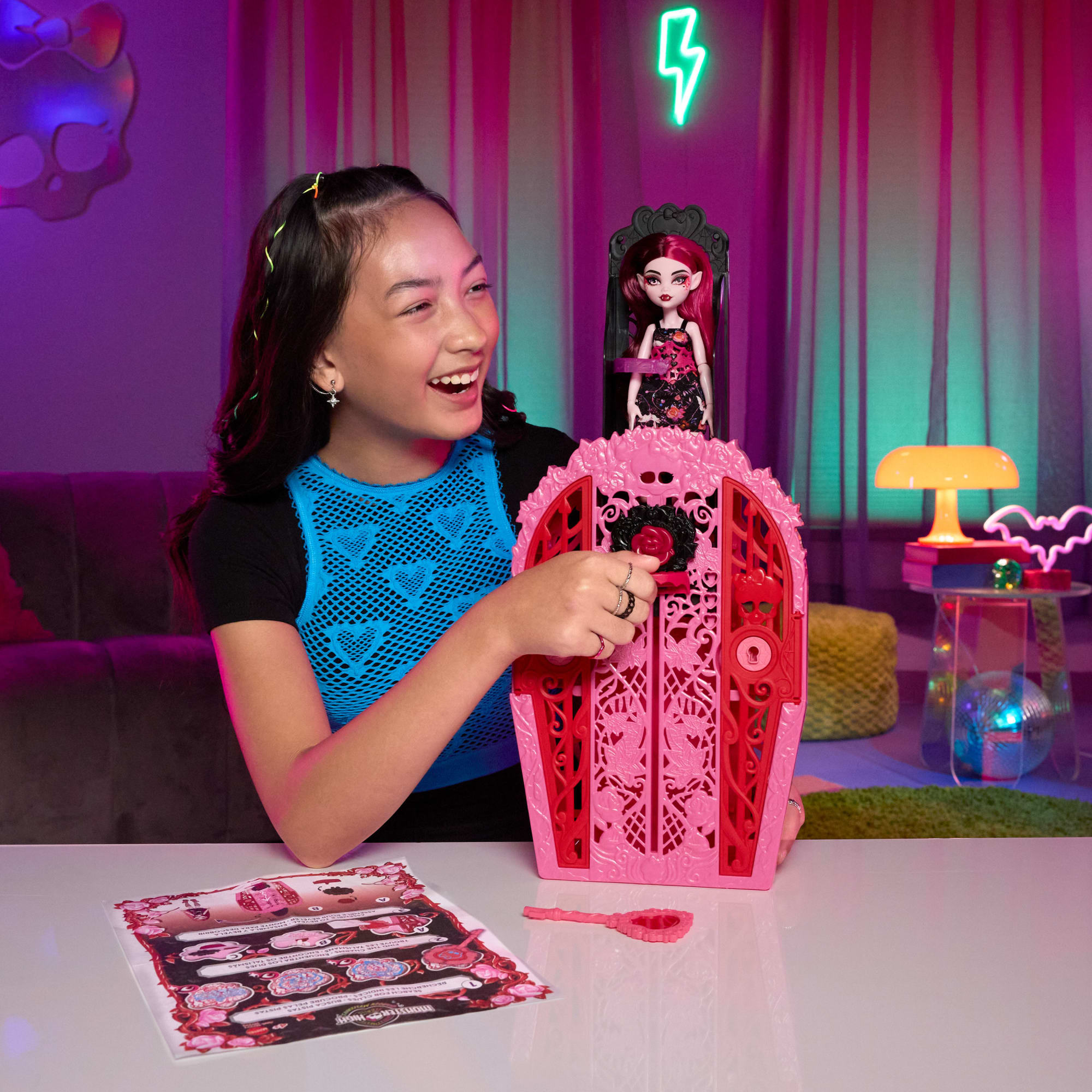 Monster High Skulltimate Secrets Garden Mysteries Playset. Draculaura Doll With 19+ Surprises - Image 2