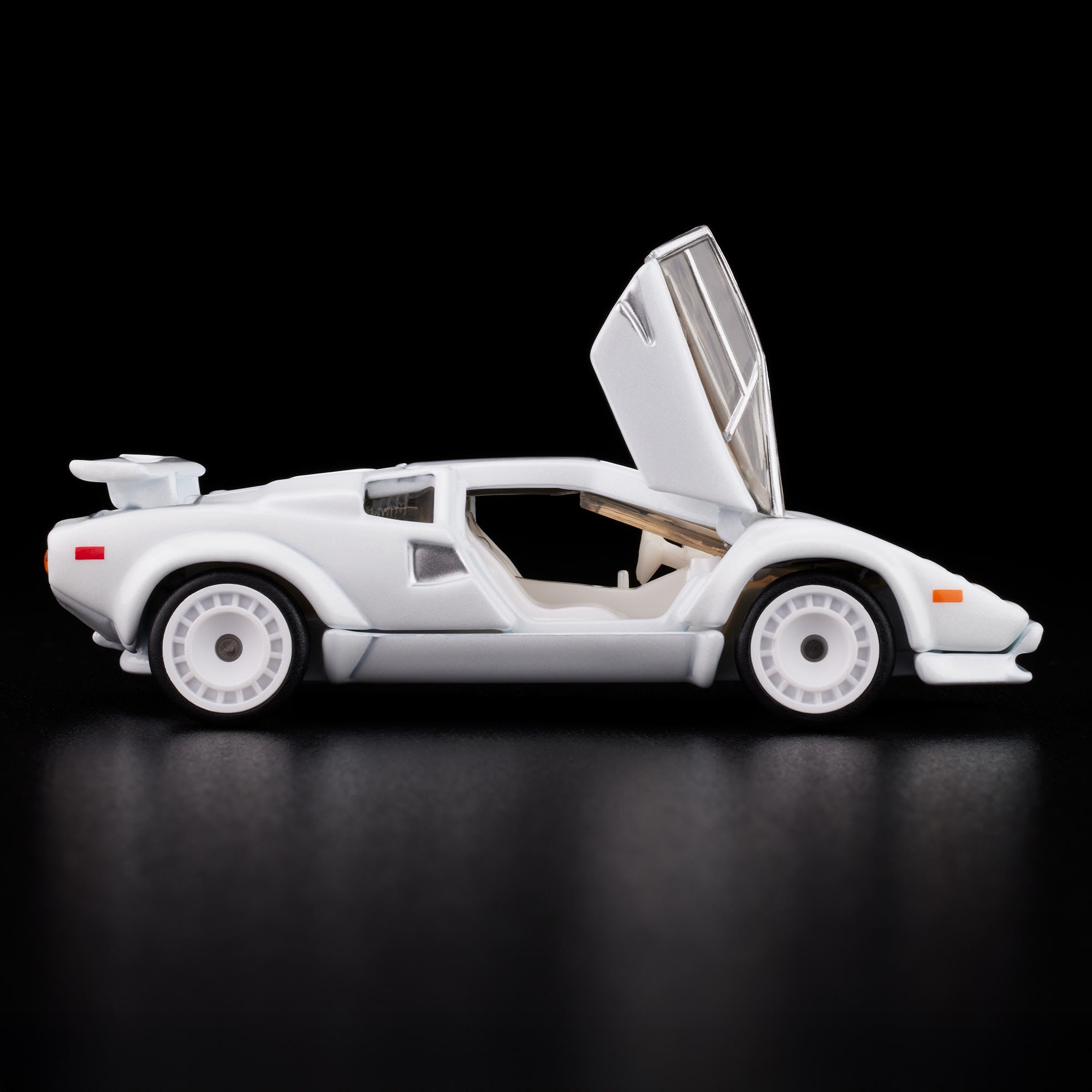 Hot Wheels RLC Exclusive 1982 Lamborghini Countach LP 500 S - Image 16