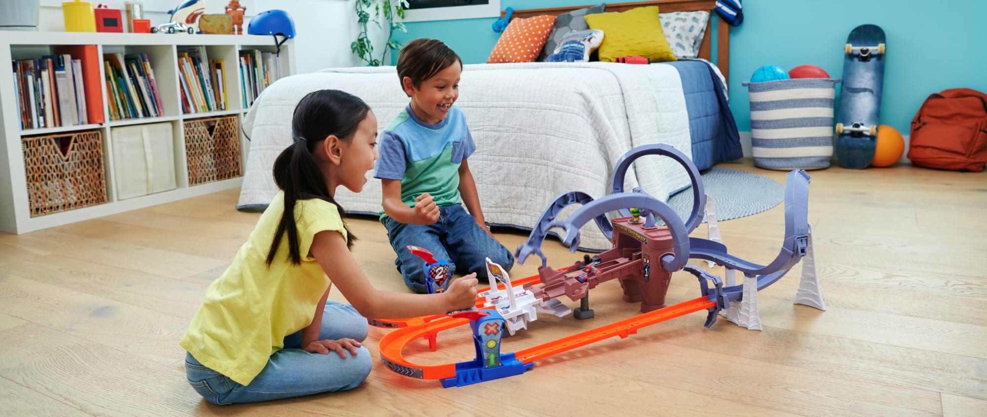 Hot Wheels Racerverse Piste de Course Mobile de Spiderman Coffret - Image 2