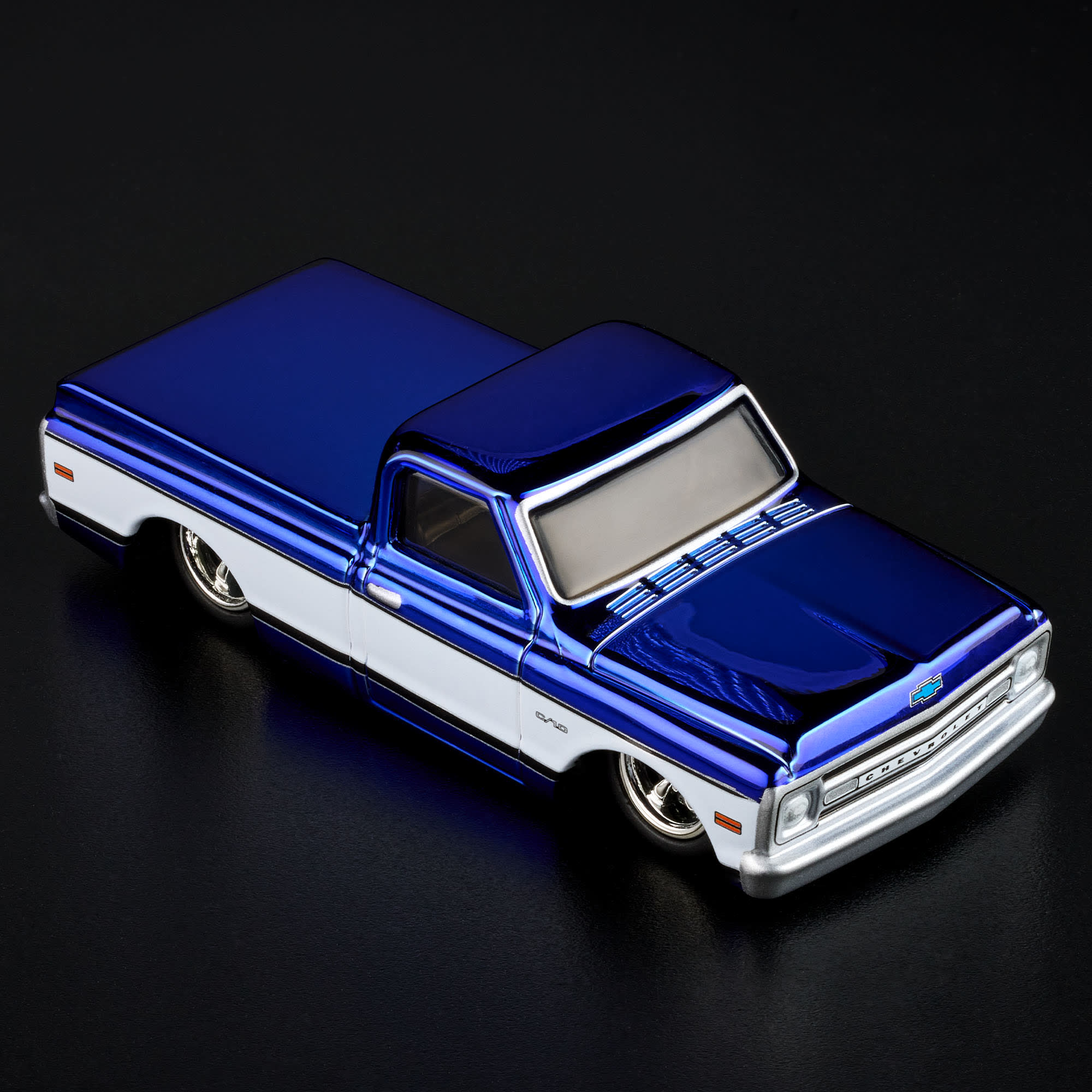 Hot Wheels RLC Exclusive 1969 Chevy C-10 - Image 14