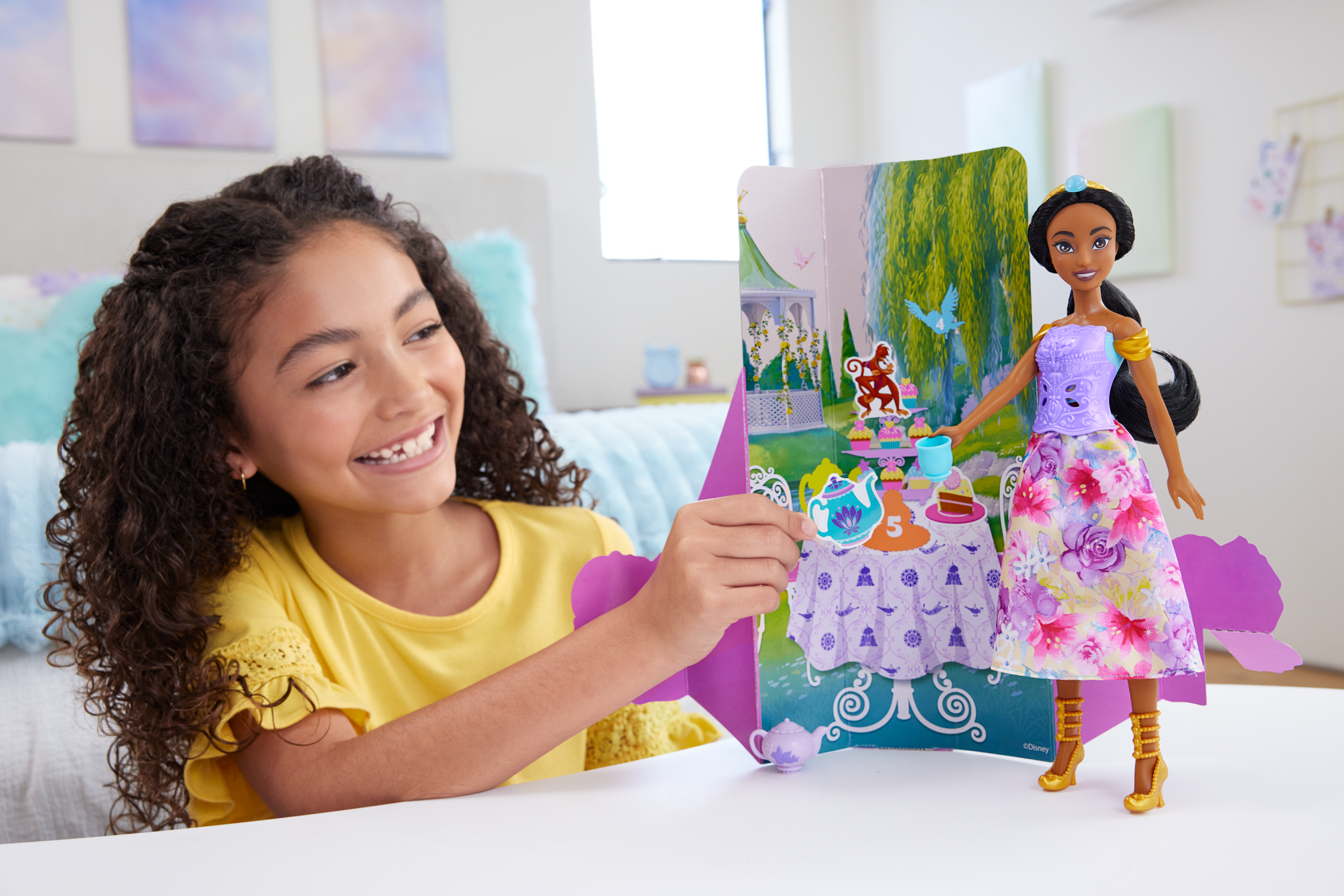 Disney Princess Spin & Reveal Jasmine Fashion Doll & Accessories With 11 Surprises - Image 2